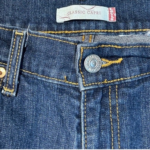 Levi’s classic capris approximately Sz 10, gently preloved condition - Picture 3 of 5